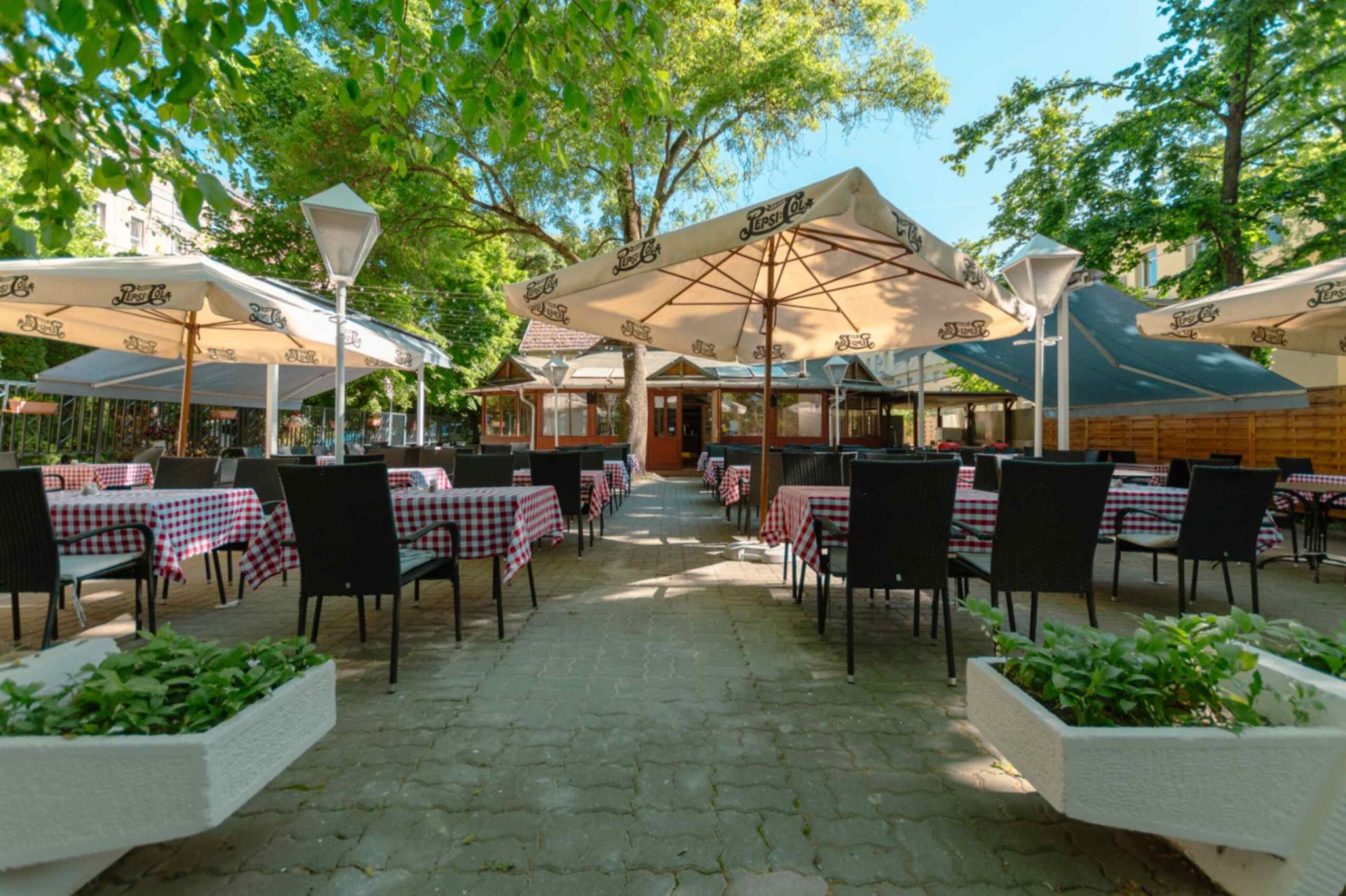 Blues Kert Pub és Étterem