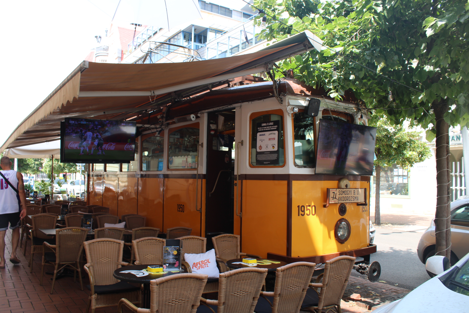 Blues Cafe & 7-Stop