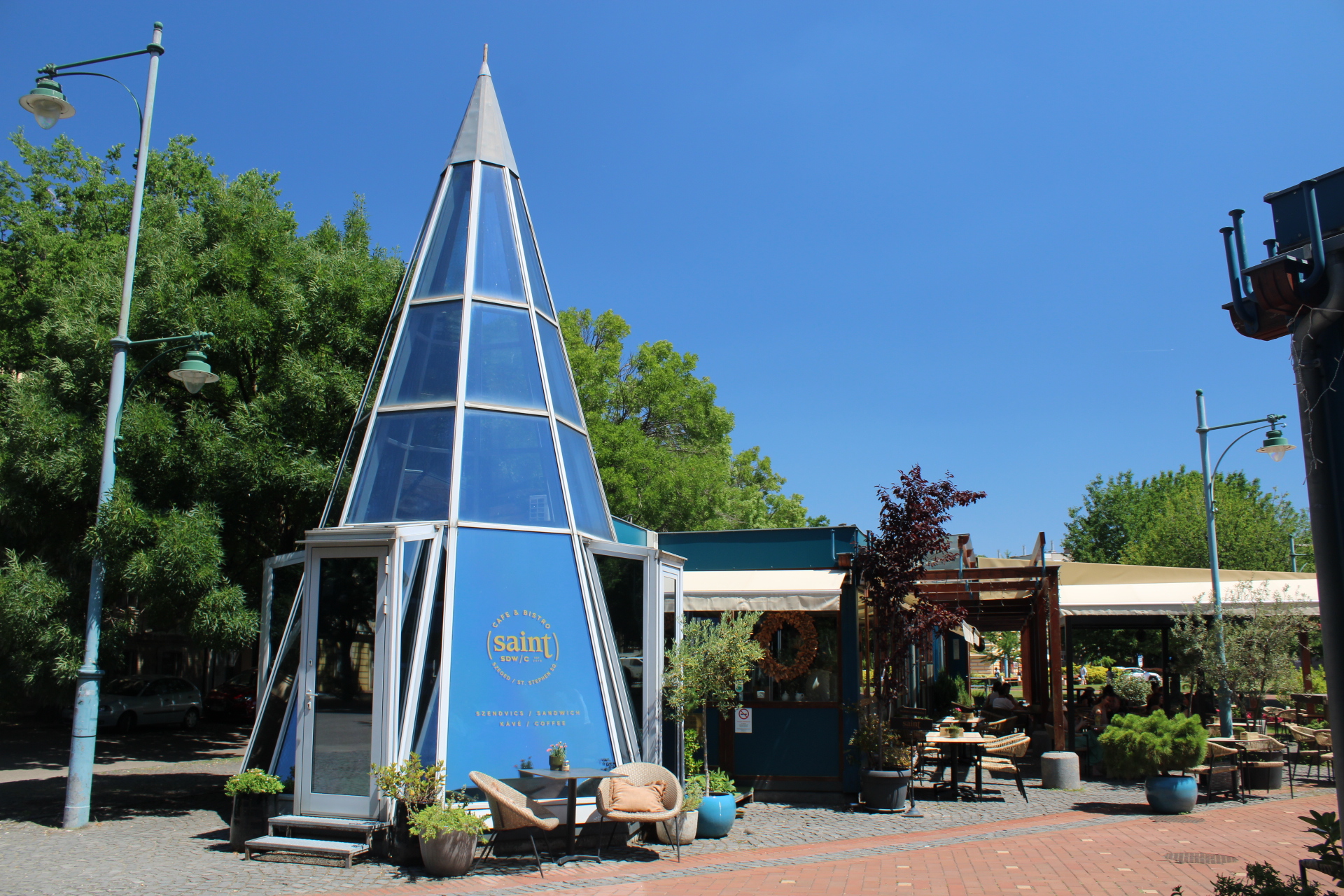 Saint Cafe & Wine