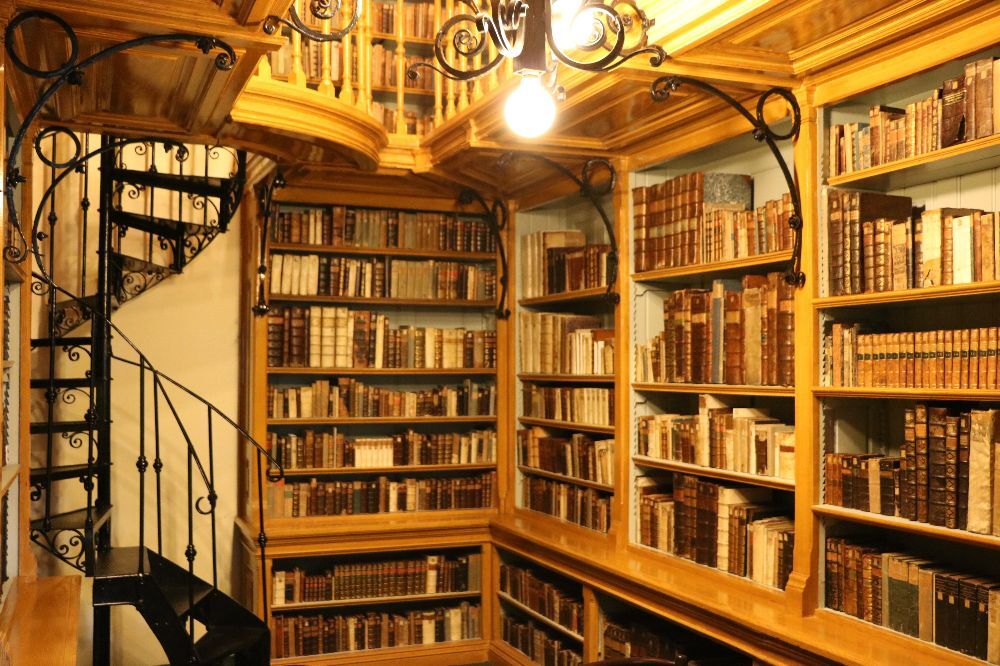 Emlékkönyvtár-látogatás