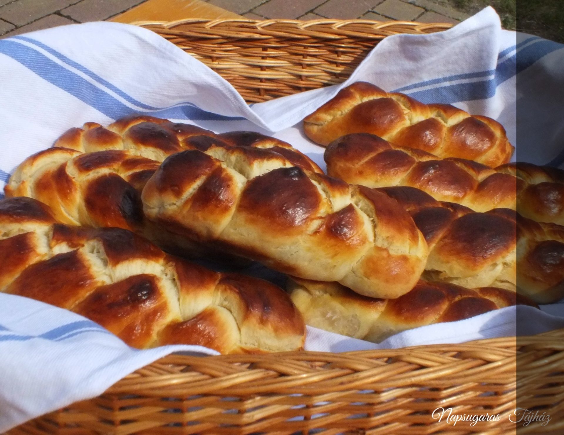 „Mindennapi ételünk…”- Húsvéti kalácsok a nagyvilágban