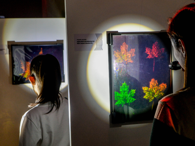 Múltidéző hologram – kiállítás