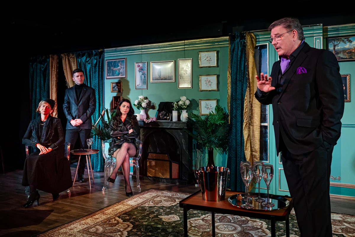 Noël Coward: Akt hegedűvel – zenés vígjáték két részben